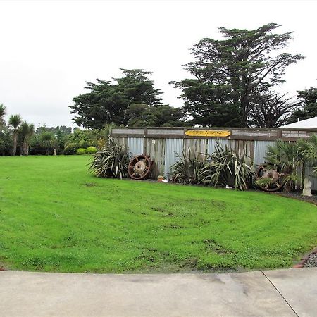 Featherston Cruz Inn מראה חיצוני תמונה