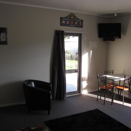 Featherston Cruz Inn מראה חיצוני תמונה