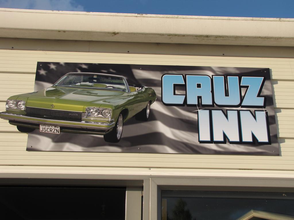 Featherston Cruz Inn מראה חיצוני תמונה