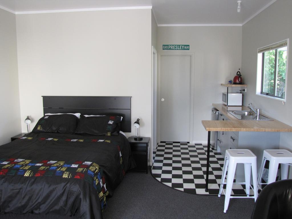 Featherston Cruz Inn מראה חיצוני תמונה