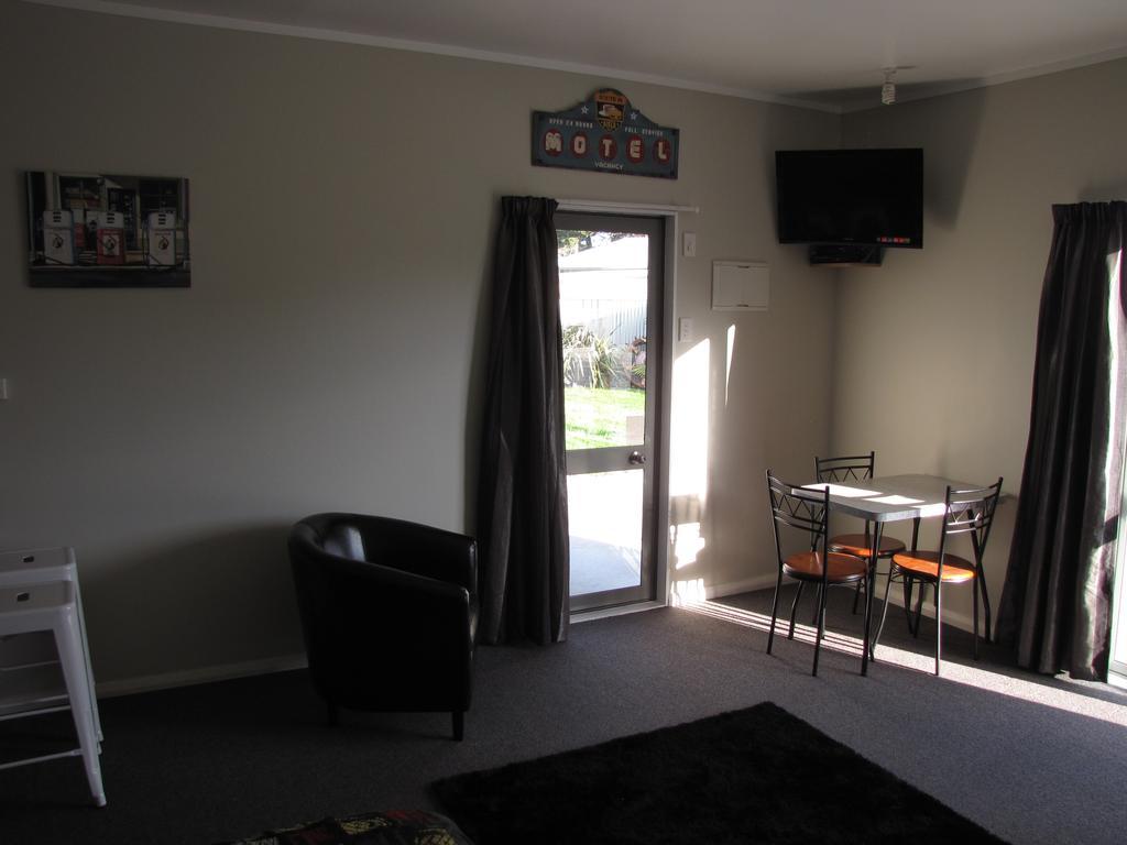 Featherston Cruz Inn מראה חיצוני תמונה